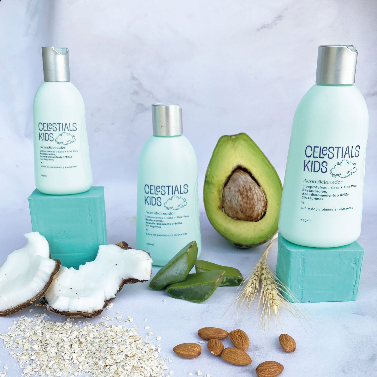 El Acondicionador Celestial Kids aporta al cabello acondicionamiento, sedosidad, restauración y brillo. El uso continuo permite que el cabello luzca sano y natural, gracias a las bondades de la lipoproteína de Trigo, Avena y Almendras que restauran y tonifican el cabello desde la primera aplicación. Además el contenido de acondicionadores y aceite de coco, garantizan brillo, lubricidad, evitando enredos y eliminando el frizz.